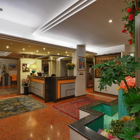 Hotel Niagara Lignano Sabbiadoro Buitenkant foto