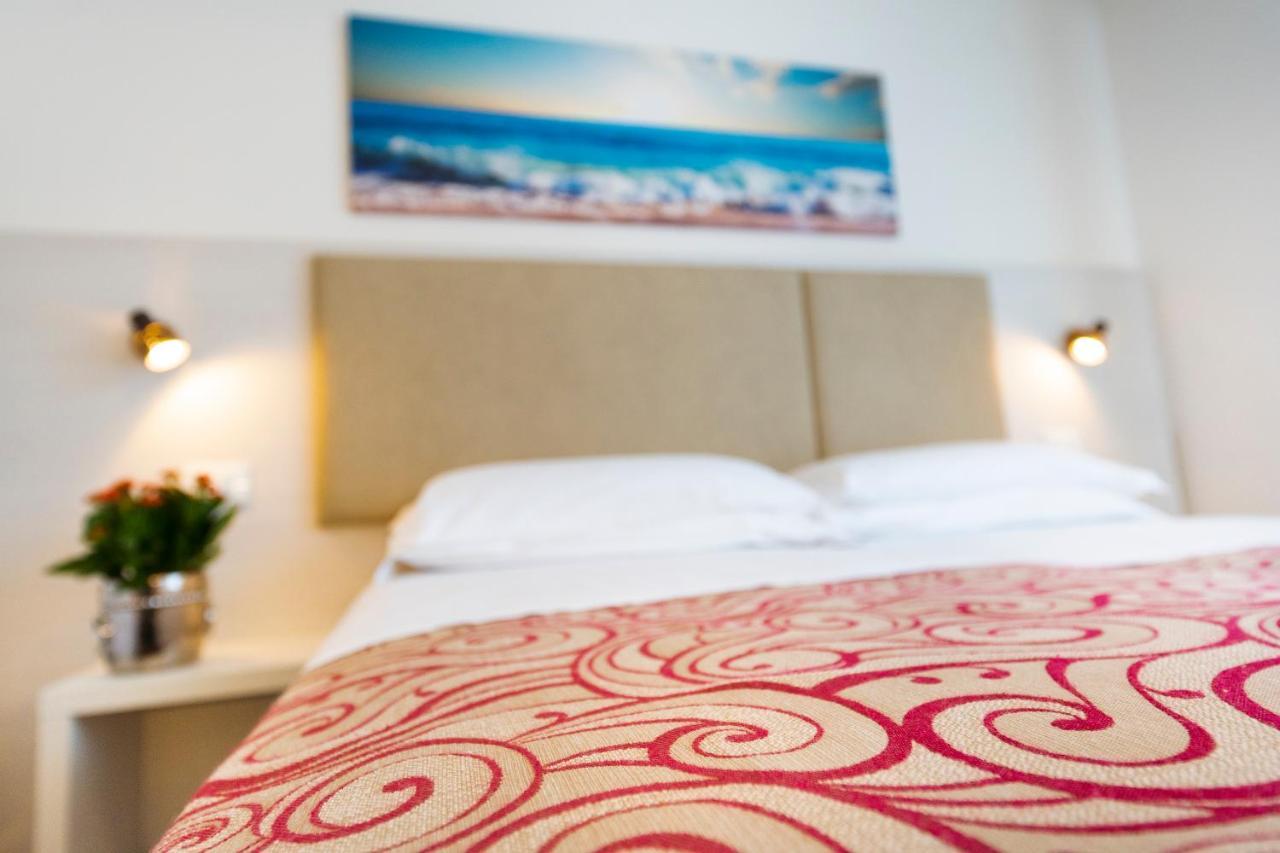 Hotel Niagara Lignano Sabbiadoro Buitenkant foto
