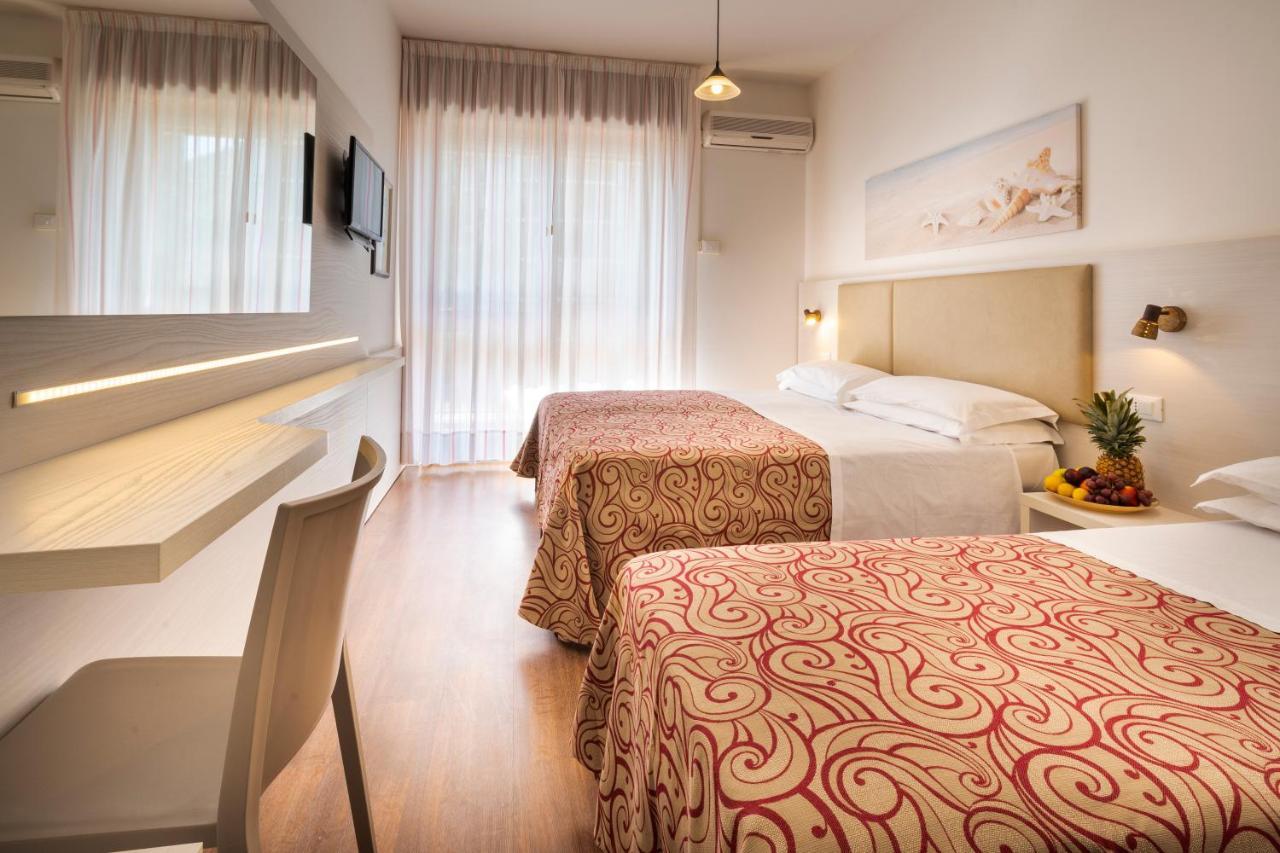 Hotel Niagara Lignano Sabbiadoro Buitenkant foto