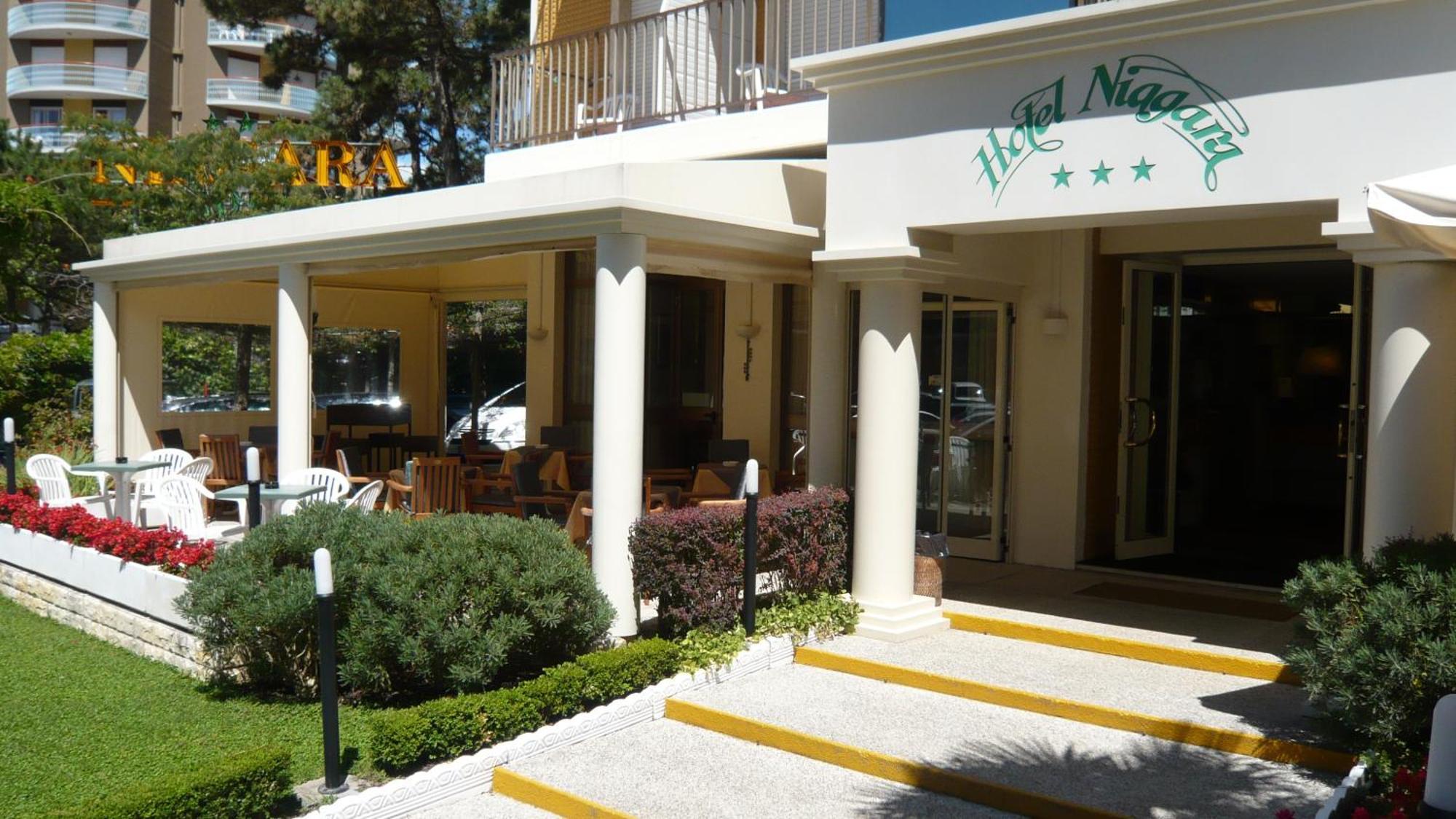 Hotel Niagara Lignano Sabbiadoro Buitenkant foto