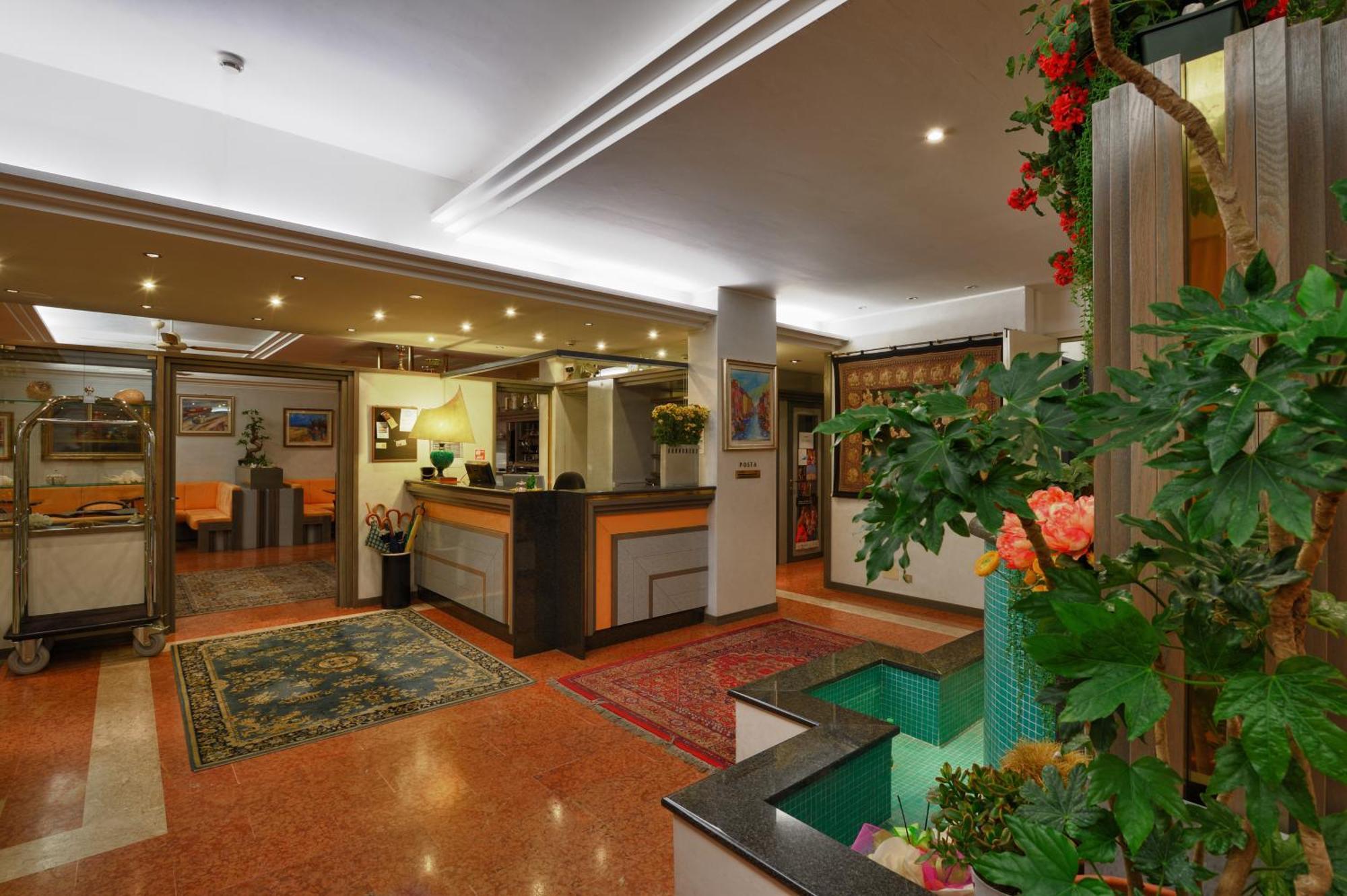 Hotel Niagara Lignano Sabbiadoro Buitenkant foto