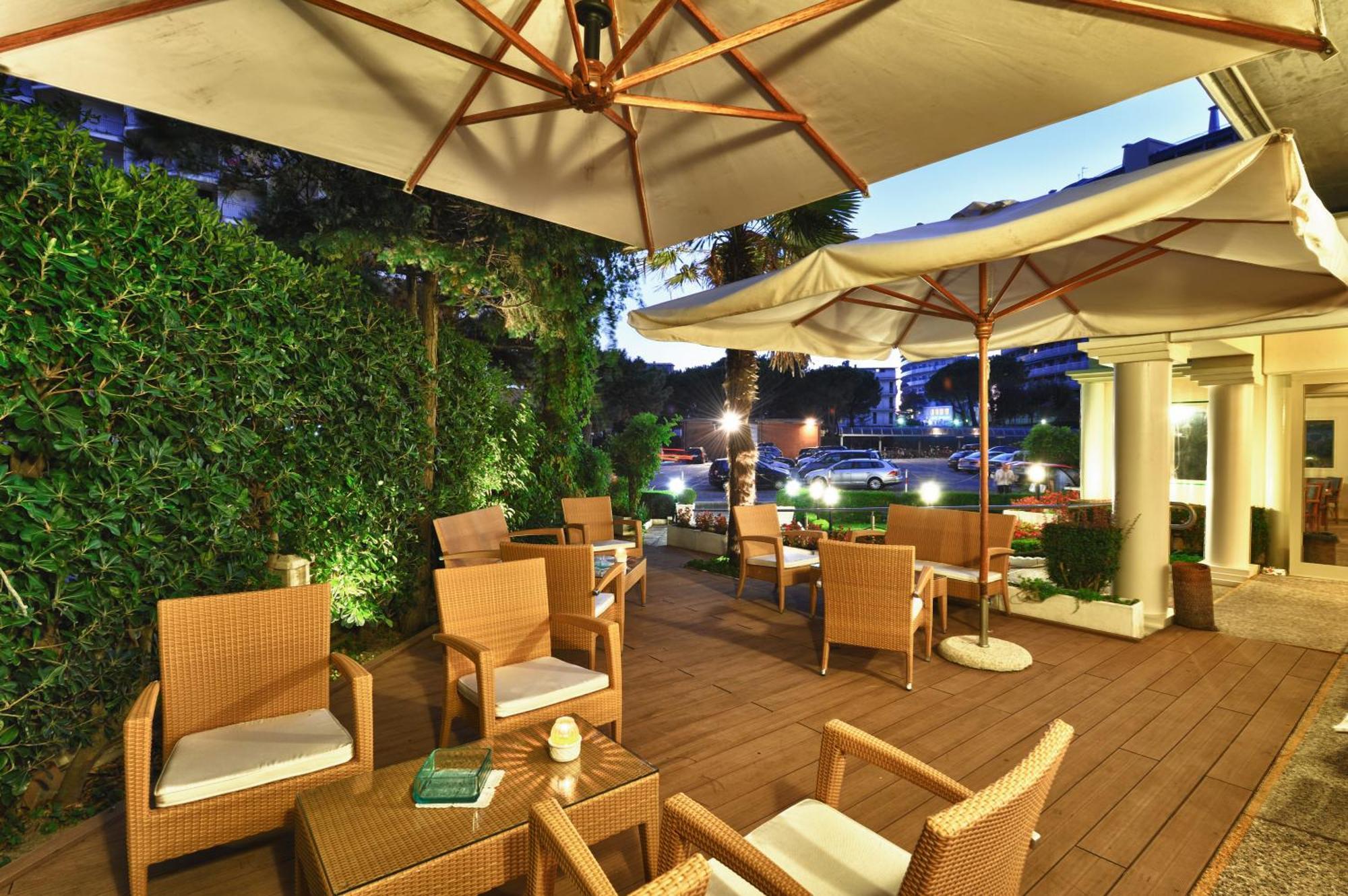 Hotel Niagara Lignano Sabbiadoro Buitenkant foto