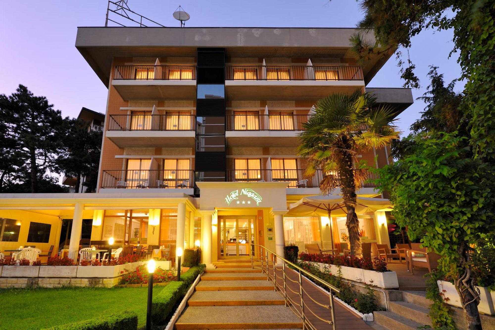 Hotel Niagara Lignano Sabbiadoro Buitenkant foto