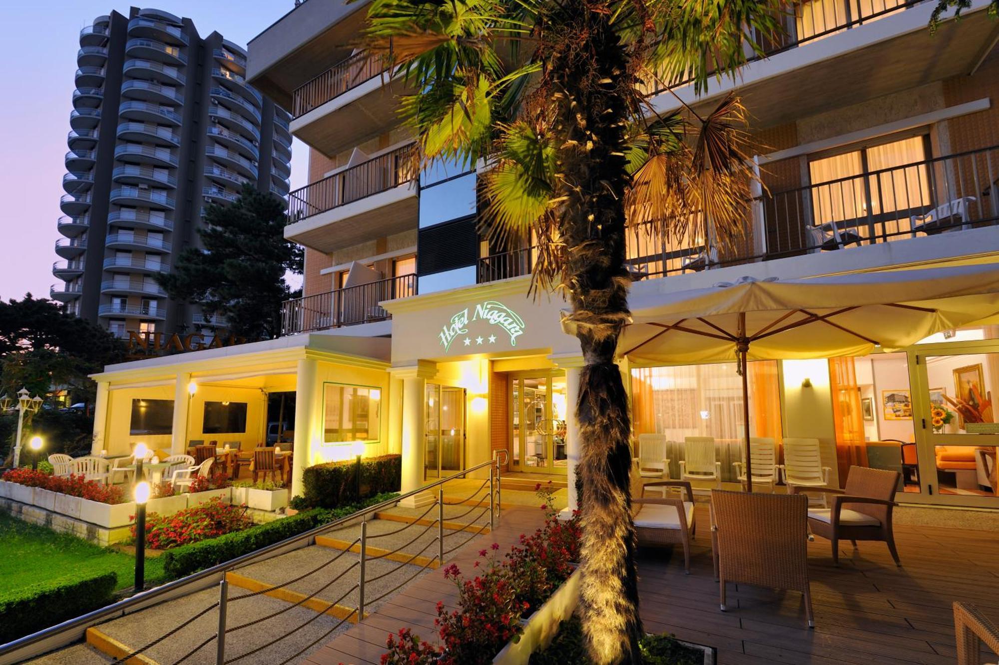 Hotel Niagara Lignano Sabbiadoro Buitenkant foto