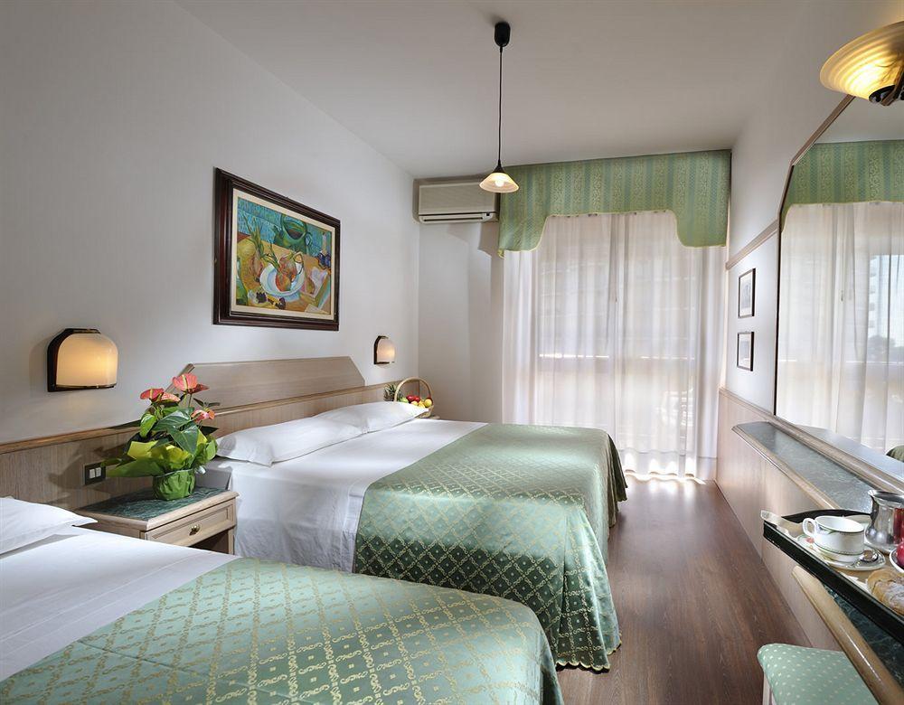 Hotel Niagara Lignano Sabbiadoro Buitenkant foto