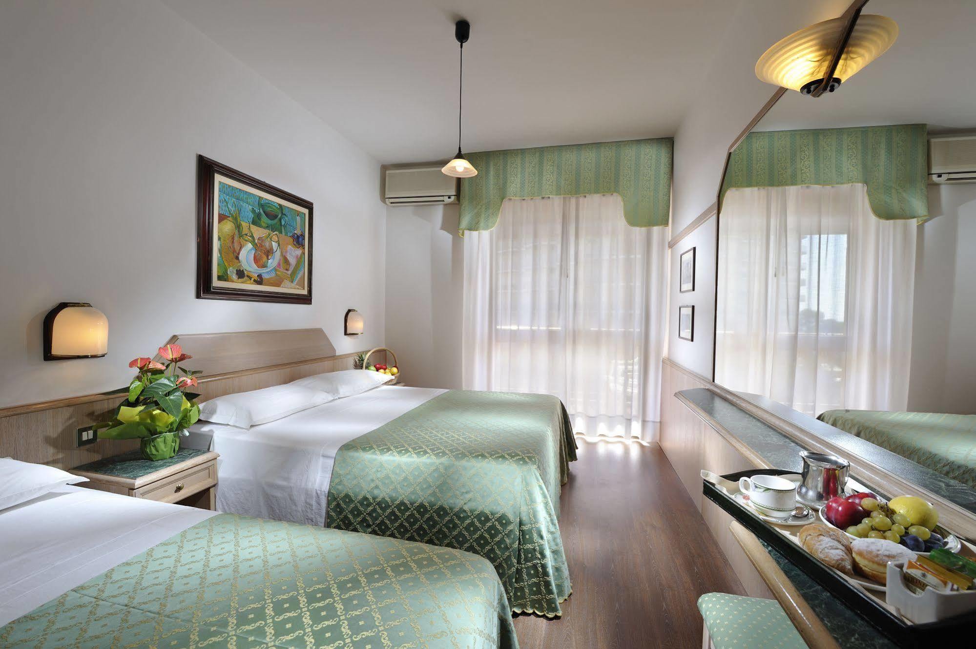 Hotel Niagara Lignano Sabbiadoro Buitenkant foto
