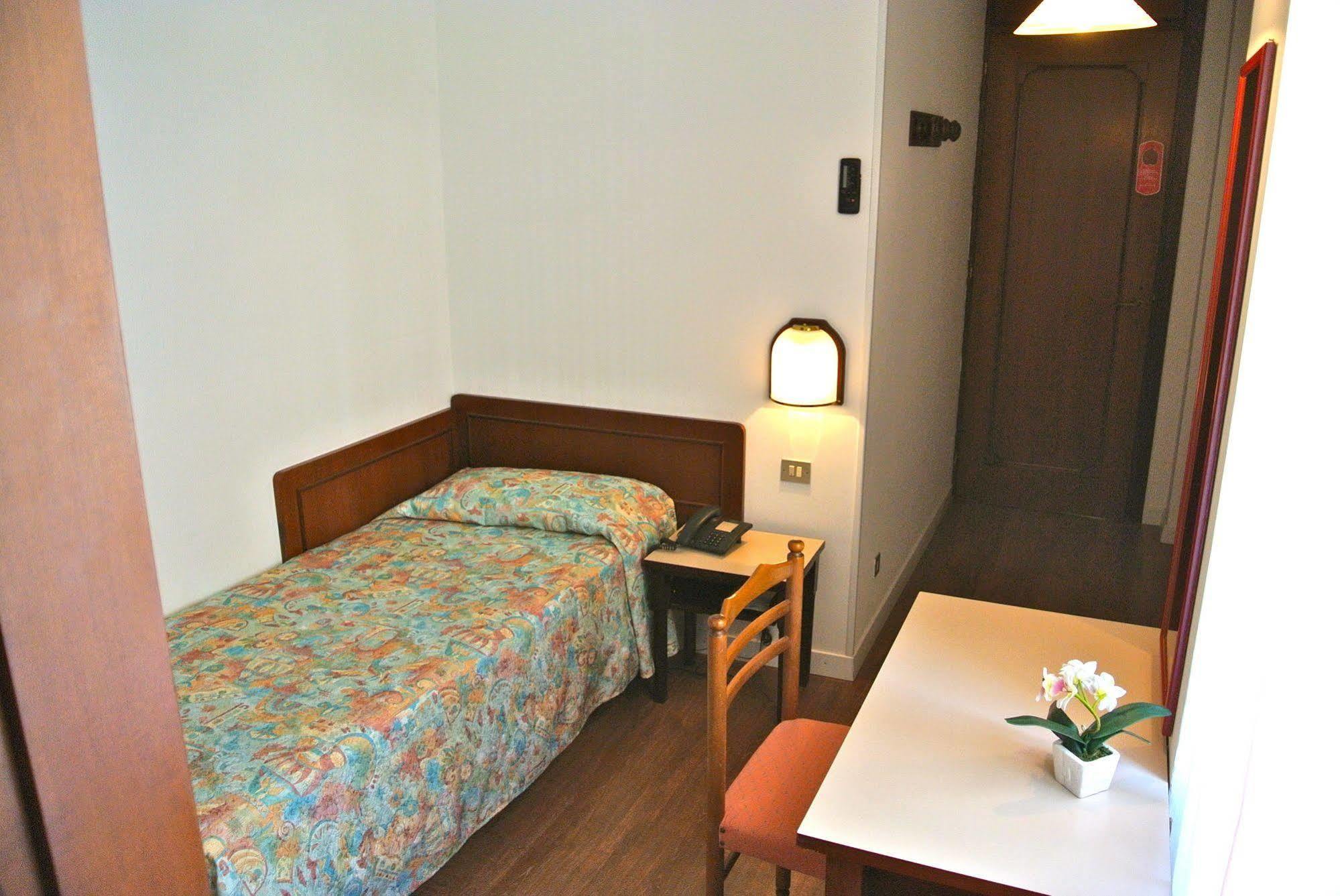 Hotel Niagara Lignano Sabbiadoro Buitenkant foto