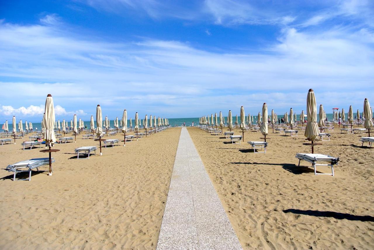 Hotel Niagara Lignano Sabbiadoro Buitenkant foto